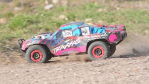 Traxxas Slash to najpopularniejszy dzisiaj terenowy model zdalnie sterowany